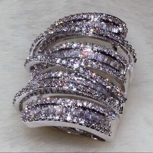 ✨Luxury SilverTone Stacking Swirl Sparkling Ring 💍✨